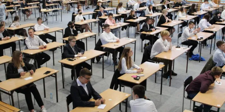 Egzamin ośmioklasisty 2025. Znamy wyniki. Uczniowie z Warmii i Mazur nie wypadli najlepiej