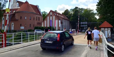 Zabytkowy most obrotowy w Giżycku został ponownie otwarty [WIDEO]