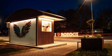 Artykuł: Rozogi zaskakują! Na pograniczu Mazur i Kurpi przystanki są jak dzieła sztuki [ZDJĘCIA]