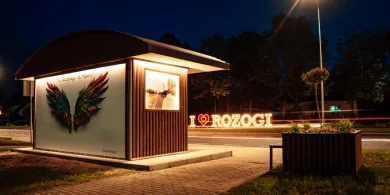 Rozogi zaskakują! Na pograniczu Mazur i Kurpi przystanki są jak dzieła sztuki [ZDJĘCIA]