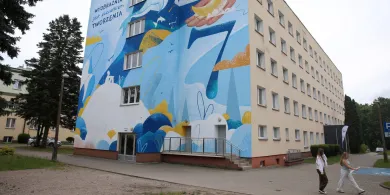 Kortowo. Sztuka na ścianach akademików. Nowy mural nawiązuje do potęgi wyobraźni [ZDJĘCIA]