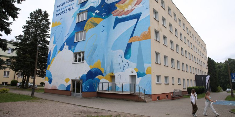 Kortowo. Sztuka na ścianach akademików. Nowy mural nawiązuje do potęgi wyobraźni [ZDJĘCIA]