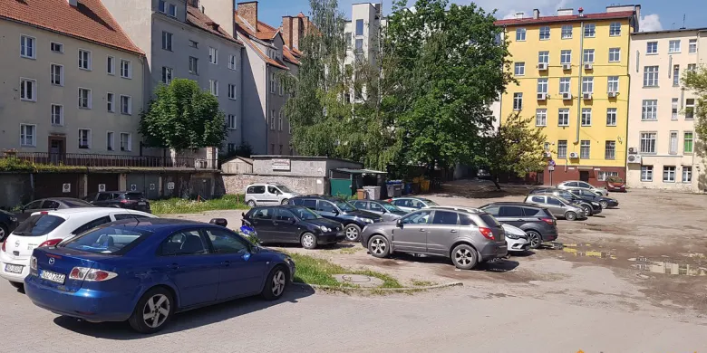 Olsztyn. Ratusz chce zlikwidować dziki parking w Śródmieściu
