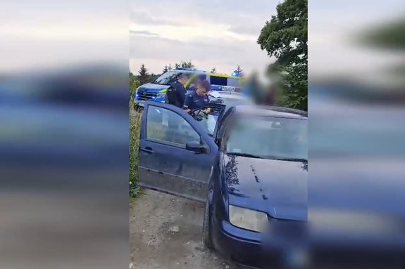 Dobre Miasto. Pijany 43-latek uciekał przed policją. Najpierw volkswagenem, potem na nogach