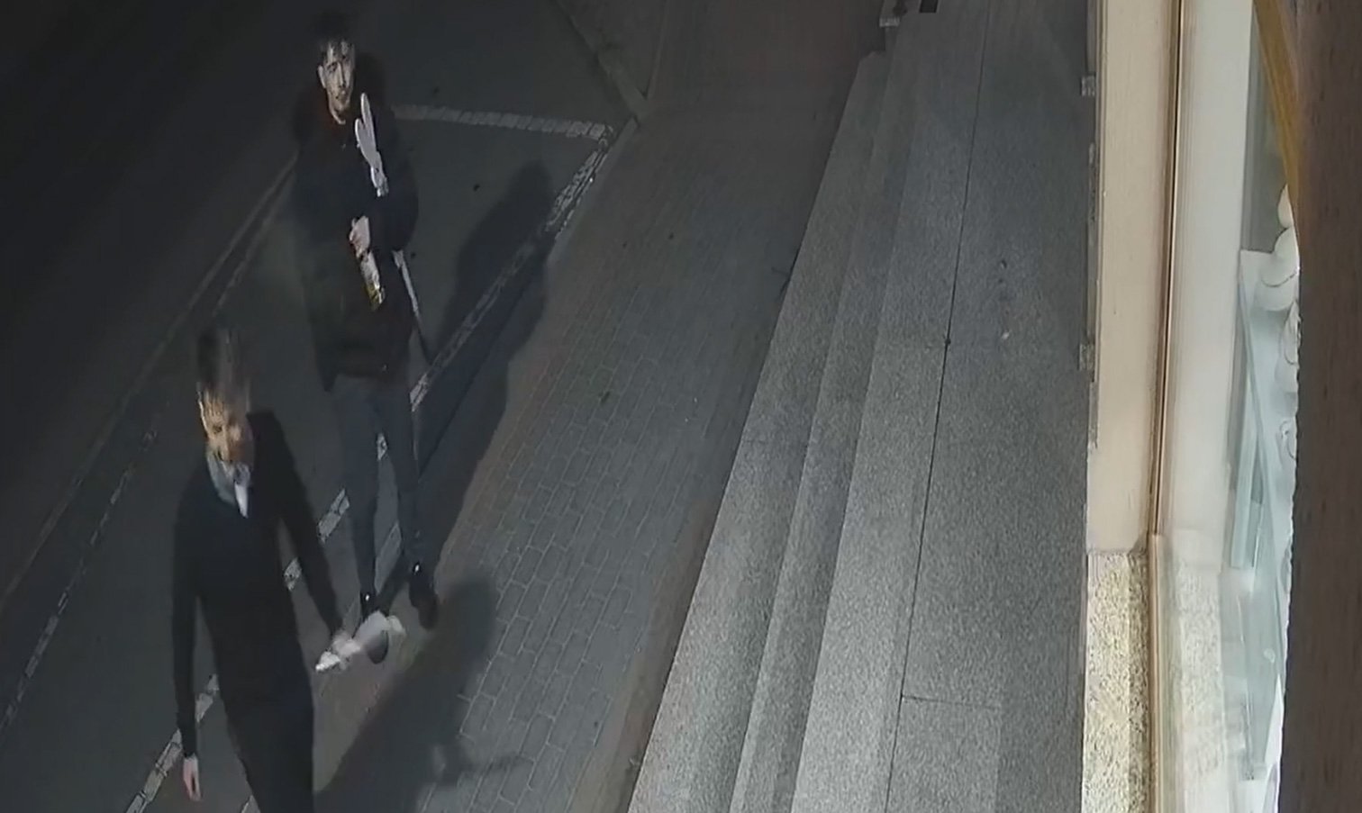 Policja z Dobrego Miasta poszukuje sprawców kradzieży wielkanocnych ozdób [WIDEO]
