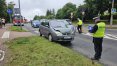 Policjanci pracują na ul. Bałtyckiej, gdzie doszło do wypadku z udziałem pieszej