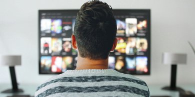 Artykuł: Telewizja traci na popularności. Głównymi konkurentami są YouTube i platformy streamingowe