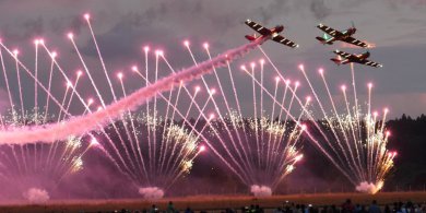 Artykuł: Trwa XI Rodzinny Piknik Lotniczy w Gryźlinach. Niedziela również będzie pełna wrażeń! [ZDJĘCIA, PEŁNY PROGRAM]