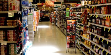 Artykuł: Handel w Polsce wyraźnie się zmienia. Sieci convenience i hipermarkety coraz bardziej ogrywają dyskonty