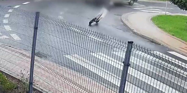 Sceny grozy w Lubawie. 12-latek na hulajnodze wjechał pod dostawczaka [WIDEO]