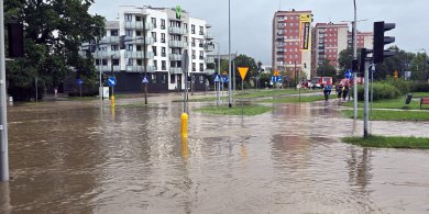 Artykuł: Warmińsko-mazurskie pod wodą. Służby walczą ze skutkami intensywnych opadów [WIDEO, ZDJĘCIA]