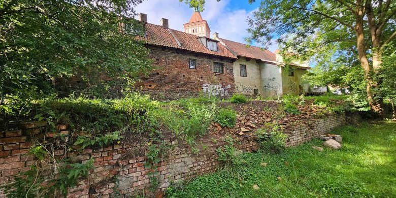 Olsztyn. Mur oporowy przy Starym Mieście do remontu