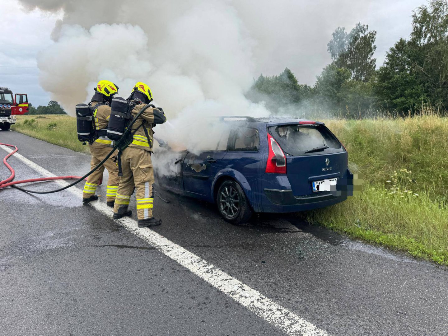 Kaplityny. Na DK16 zapalił się samochód osobowy [ZDJĘCIA]