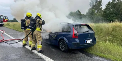 Kaplityny. Na DK16 zapalił się samochód osobowy [ZDJĘCIA]