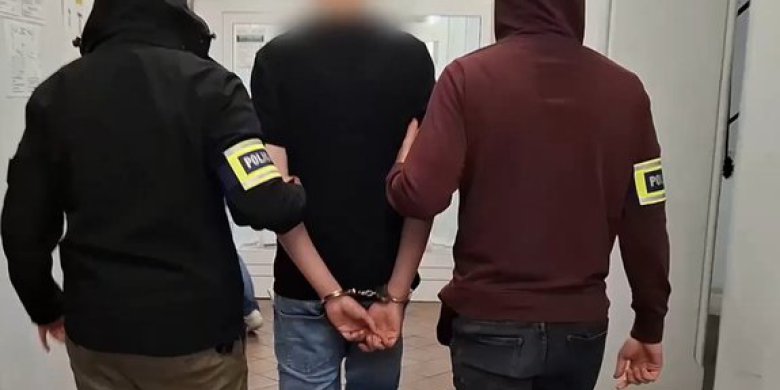 Olsztyn. Młodzi mężczyźni napadli na 70-latka. W ruch poszła pałka teleskopowa