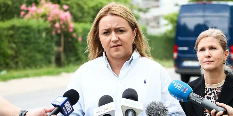 Posłanka, Olga Semeniuk-Patkowska. Czy "spadochroniarka" jest "zawsze w kontakcie z Warmią i Mazurami"?