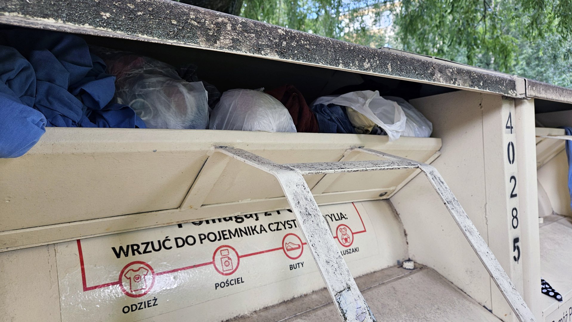 To koniec kontenerów z logo PCK? „Nasza organizacja w przyszłości może nie być już obecna w przestrzeni publicznej”