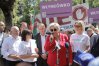 Wójt gminy Purda, Teresa Chrostowska przemawia podczas protestu w Warszawie