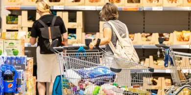 Wojna cenowa i spadek inflacji wymusiły nową strategię. Sklepy robią coraz więcej akcji promocyjnych