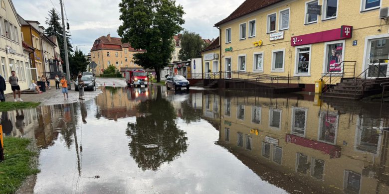 Strażacy walczą ze skutkami burz na Warmii i Mazurach. Ponad 100 interwencji