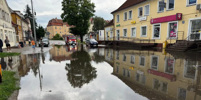 Strażacy walczą ze skutkami burz na Warmii i Mazurach. Ponad 100 interwencji