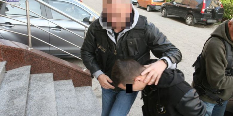 Dobre Miasto. Krewki konkubent za kratkami. 50-latek znęcał się nad partnerką i znieważył policjantów