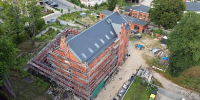 Artykuł: Kupili za blisko 700 tys. zł., sprzedają za 9,5 mln zł. Dawny areszt garnizonowy w Olsztynie ponownie trafił na rynek