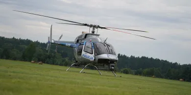 Policyjny śmigłowiec nad S7 na Warmii i Mazurach. Reagują na wyścigi słoni