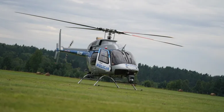 Policyjny śmigłowiec nad S7 na Warmii i Mazurach. Reagują na "wyścigi słoni"