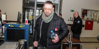 Artykuł: Adwokat od „trumny na kółkach” znowu wpadł w kłopoty. Paweł K. i jego żona usłyszeli zarzuty. Chodzi o narkotyki