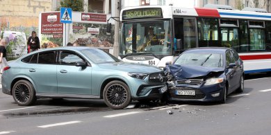 Artykuł: 60-latek w mercedesie zakorkował centrum Olsztyna [ZDJĘCIA]