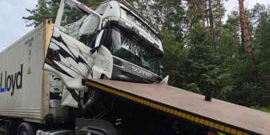 Artykuł: Na DK 16 między Olsztynem a Ostródą zderzyły się trzy ciężarówki [ZDJĘCIA]