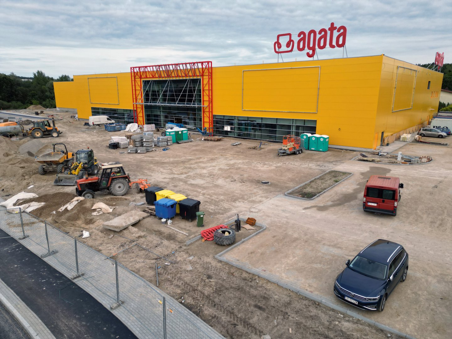 Znana sieć meblowa zadebiutuje w Olsztynie. Budowa w ostatniej fazie. Znamy termin otwarcia! [ZDJĘCIA]