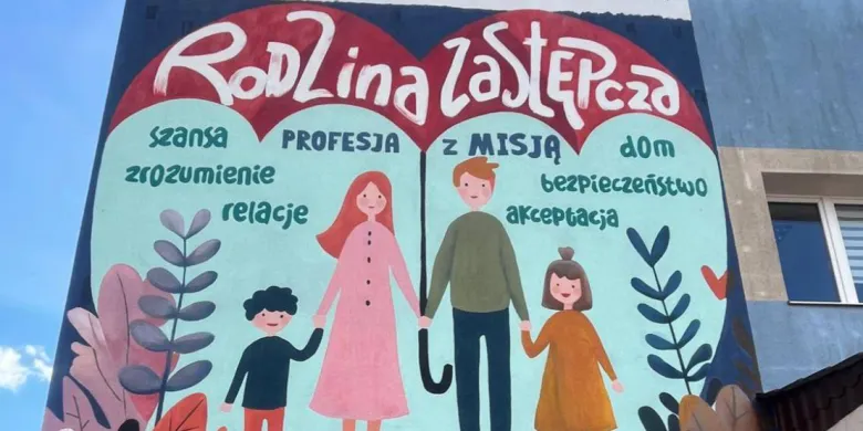 W Biskupcu powstał wyjątkowy mural. Olsztyńskie PCPR promuje rodzicielstwo zastępcze