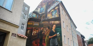Zamiast reklamy – sztuka. Mural Manekina ożywia dawną Awangardę [ZDJĘCIA]