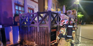 Artykuł: Wracamy do kontrowersji wokół pożaru tarasu w Mikołajkach. Jest stanowisko właściciela lokalu