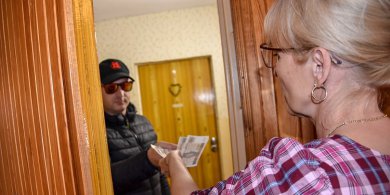 Artykuł: Iława. Seniorka myślała, że ratuje wnuczkę przed więzieniem. Straciła 100 tys. zł