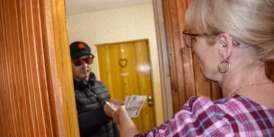 Iława. Seniorka myślała, że ratuje wnuczkę przed więzieniem. Straciła 100 tys. zł