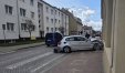 Młody kierowca BMW uderzył w olsztynecki ratusz