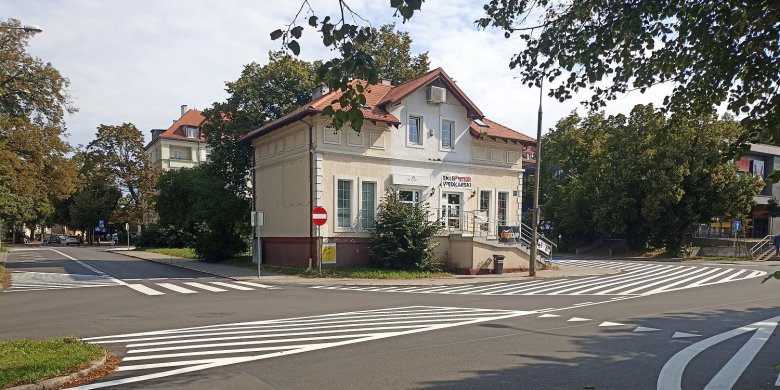 Koniec z kwadratowym rondem i zakazem parkowania na pl. Pułaskiego [ZDJĘCIA]