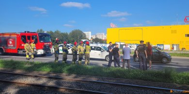 Artykuł: Kolizja z udziałem trzech pojazdów na al. Sikorskiego w Olsztynie [ZDJĘCIA]