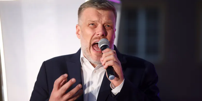 Adrian Zandberg w Olsztynie: "W głowach polityków, którzy nami rządzą – żyjemy w latach 90." [ZDJĘCIA]