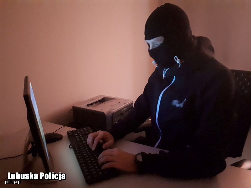 51-latek spod Olsztyna stracił 120 tys. zł, po tym jak oszukał go "fejkowy" broker z Internetu