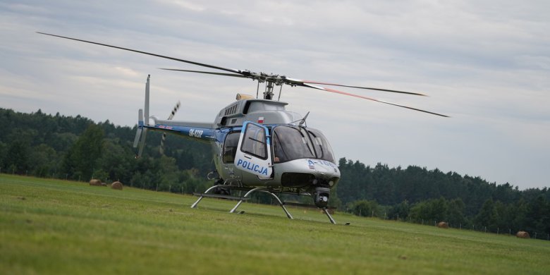 Policyjny śmigłowiec Bell patrolował S7 na Warmii i Mazurach. 