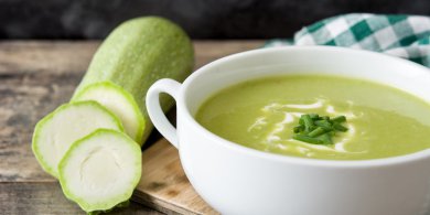 Artykuł: Zupa z cukinii – lekki pomysł na obiad