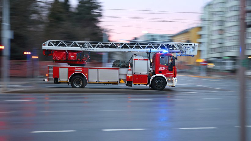 Pożar przy ul. Metalowej w Olsztynie. Paliły się baterie do hulajnóg