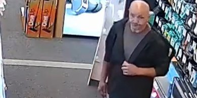 Artykuł: Łysy wziął sprzęt komputerowy i wyszedł bez płacenia. Szuka go policja z Olsztyna [WIDEO]