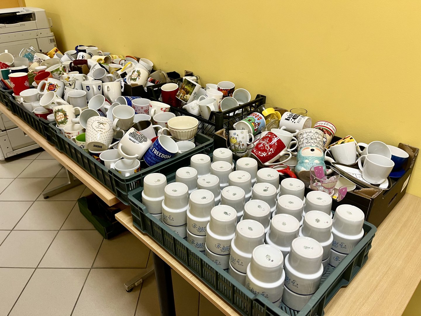 Mały gest, wielki efekt. Starostwo wsparło potrzebujące dzieci. Za nami finał akcji „Podziel się kubkiem”