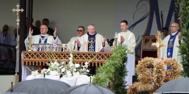 „Zanik poczucia grzechu” i kontrowersje wokół edukacji zdrowotnej. Mocne słowa biskupa Jerzego Mazura podczas 148. rocznicy objawień w Gietrzwałdzie