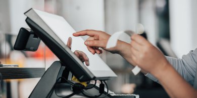 Artykuł: Jak obsługiwać drukarkę fiskalną? Proste kroki dla początkujących
